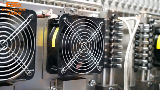 Automatyczna maszyna do wydmuchiwania PET z 4 wnękami Maszyna do produkcji butelek szamponu o pojemności 150 ml