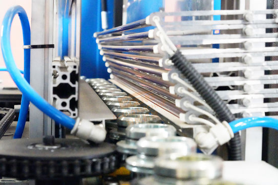Maszyna do dmuchania butelki z wodą z plastiku PET o pojemności 2 l Automatyczne karmienie ręczne