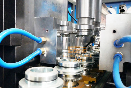 Maszyna do dmuchania butelki z wodą z plastiku PET o pojemności 2 l Automatyczne karmienie ręczne