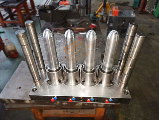 Producenci form do rozdmuchiwania PET Eceng 4 wnęki Plastikowa forma do butelek SGS ISO