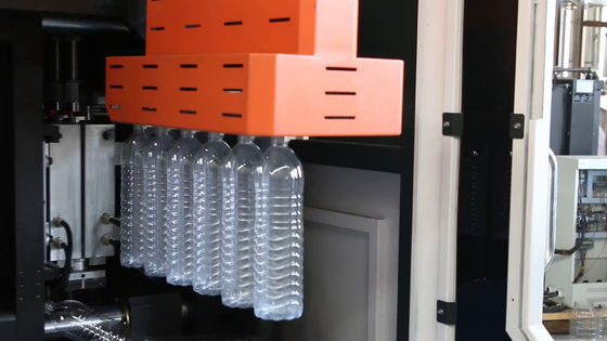 Maszyna do formowania z rozdmuchiwaniem z rozciąganiem 2000 ml 9000BPH Plastikowa maszyna do butelek