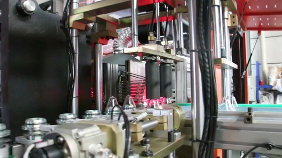 W pełni automatyczna maszyna do wydmuchiwania butelek PET 3000BPH Eceng J2 Stretch Blow Molding