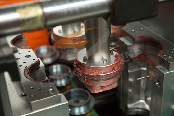 W pełni automatyczna maszyna do wydmuchiwania butelek PET 3000BPH Eceng J2 Stretch Blow Molding